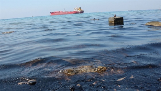 Rusya'nın Karadeniz sahilindeki petrol sızıntısının açıklanandan çok daha büyük olduğu ortaya çıktı