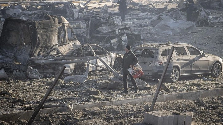 Rusya saldırılarının hedefindeki Kiev'de, 35 saatlik sokağa çıkma yasağı ilan edildi