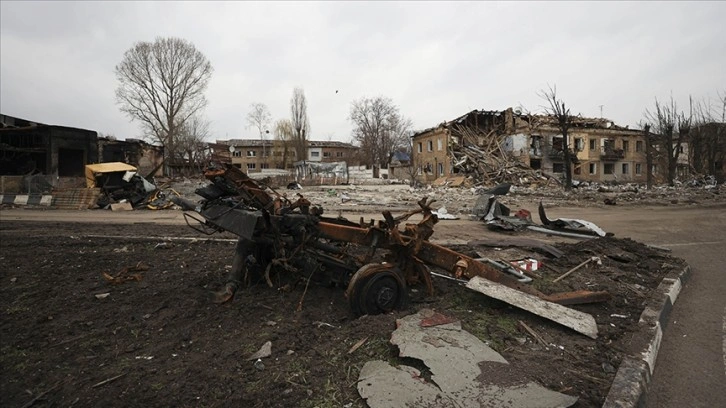 Rusya: Ukrayna'da yüksek hassasiyetli roketlerle akaryakıt üslerini vurduk