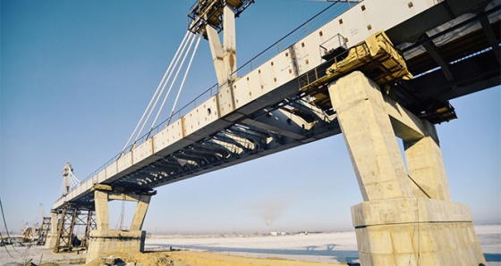 Rusya'yı Çin'e bağlayan demiryolu köprüsü tamamlanıyor