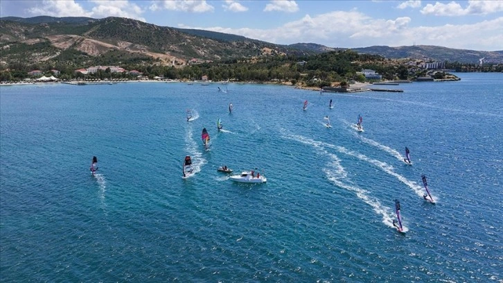 'Rüzgarın evi Foça' sörf tutkunlarını bekliyor