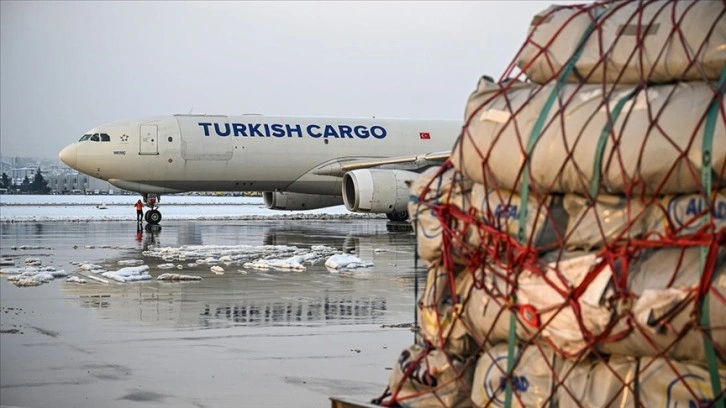 Sabiha Gökçen Havalimanı'ndan deprem bölgesine sevkiyatlar aralıksız sürüyor