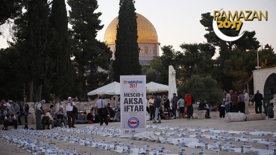 Sadakataşı Derneği Mescid-i Aksa'da iftar verdi