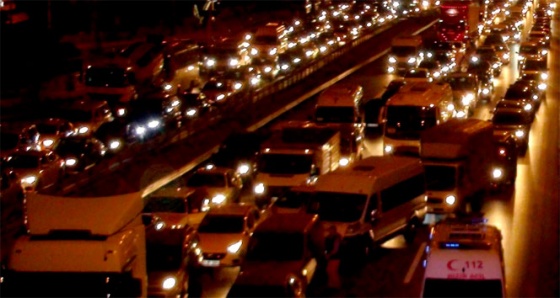 Sağanak yağış İstanbul’da trafiği felç etti