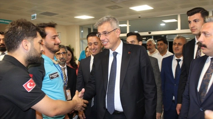 Sağlık Bakanı Kemal Memişoğlu'ndan Ahlat Devlet Hastanesine ziyaret