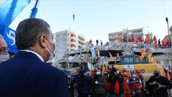 Sağlık Bakanı Koca deprem bölgesinde incelemelerde bulundu