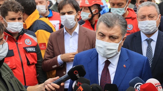 Sağlık Bakanı Koca: Enkazdan çıkarılan Elif ve İdil'in sağlık durumları iyi