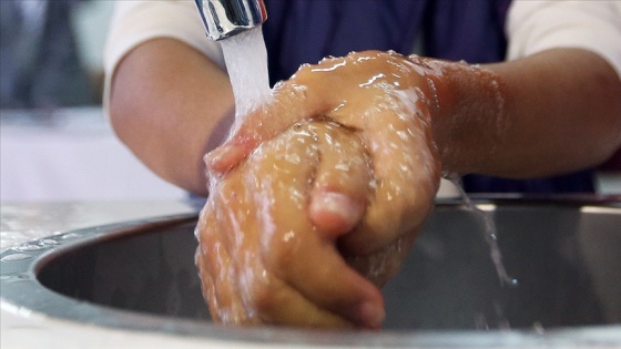 Sağlık Bakanlığı yazın çocuklarda görülen ishale karşı el temizliğinin önemli olduğunu bildirdi