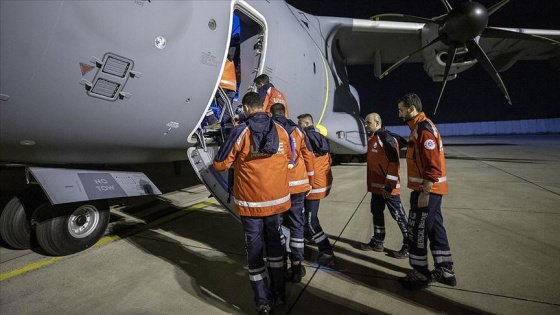 Sağlık personelini taşıyan TSK'ye ait uçak Mogadişu'ya ulaştı