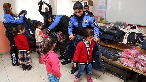 Şahan Gökbakar'dan öğrencileri 'ısıtan' yardım