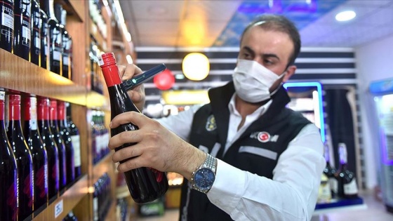 Sahte içkiden 2 günde 6 kişinin öldüğü Mersin'de polis denetimleri arttırıldı