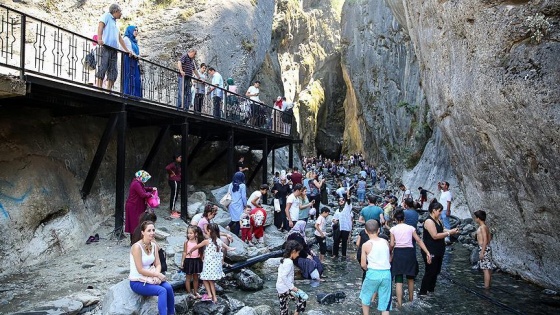 Saitabat Şelalesi'nde Arap turist yoğunluğu