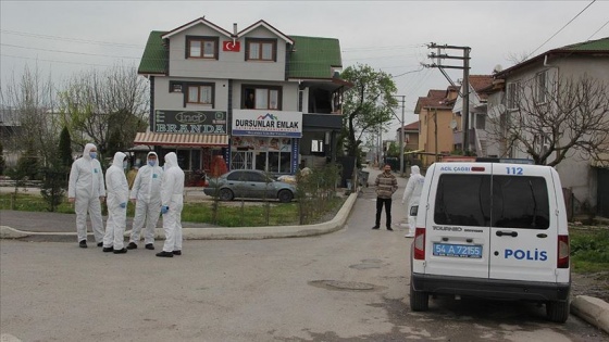 Sakarya'da bir sokak koronavirüs tedbirleri kapsamında karantinaya alındı