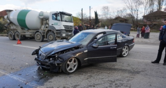 Sakarya’da iki otomobil kafa kafaya çarpıştı: 1 yaralı!