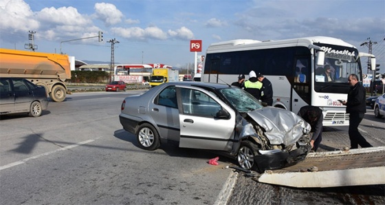 Sakarya'da tır ile otomobil çarpıştı: 3 yaralı