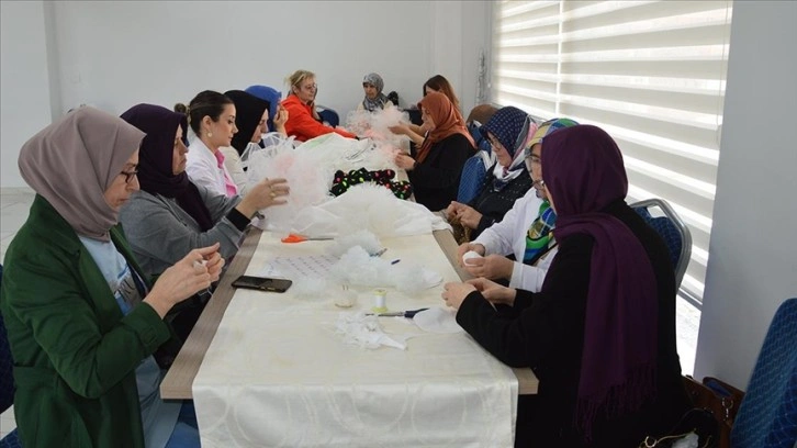 Sakarya'da kursiyerler depremzede çocuklara bayram hediyesi hazırladı