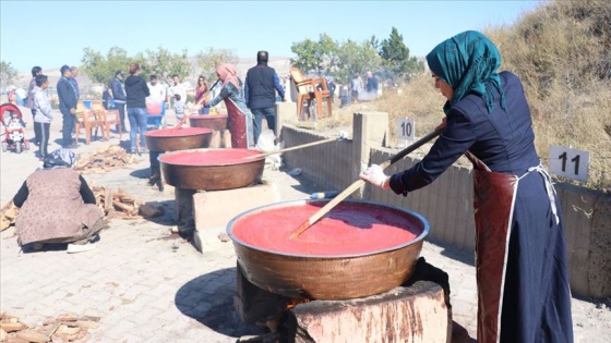 Salça kazanları 'kardeşlik' için kaynıyor