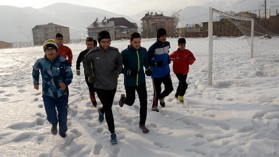 Şampiyonalara karda hazırlanıyorlar