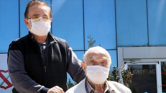 Samsun&#039;da 96 yaşındaki baba ile 65 yaşındaki oğlu koronavirüsü yenerek taburcu edildi