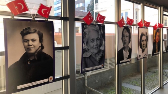 Samsun'da ilklere imza atan Türk kadınlarının fotoğraflarından oluşan sergi açıldı