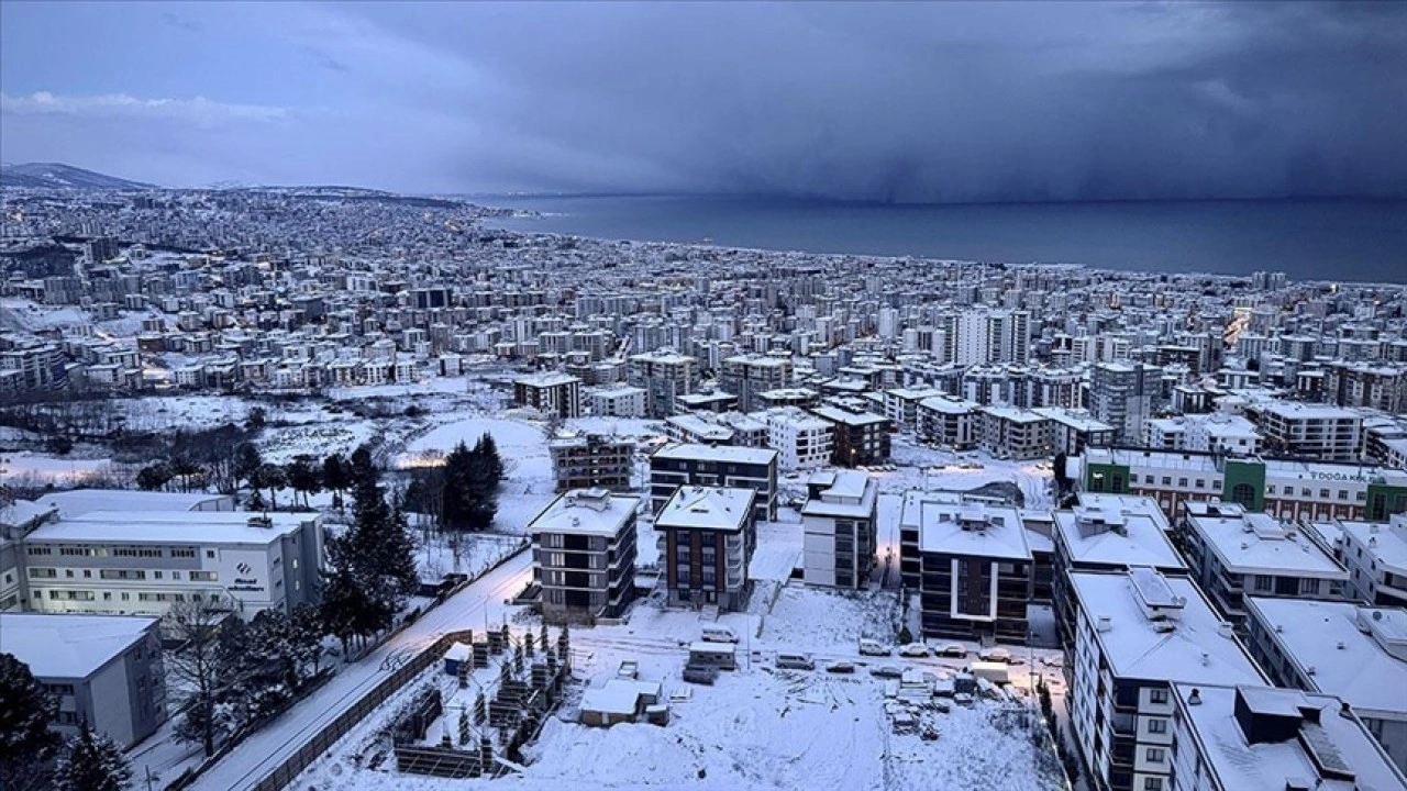 Samsun'da kar yağışı etkisini sürdürüyor