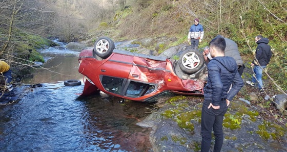 Samsun’da otomobil dereye uçtu: 3 yaralı