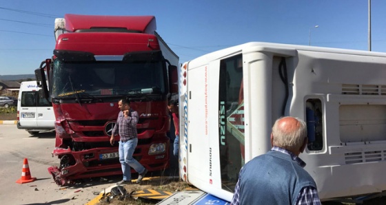 Samsun’da tır ile midibüs çarpıştı: 7 yaralı