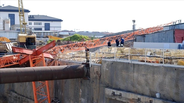 Sancaktepe'de metro inşaatında kule vinci devrildi, 2 kişi öldü, 1 kişi yaralandı