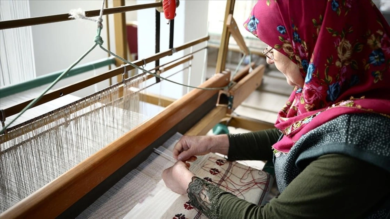 Sandıklardan çıkan "Derbent dokuması" İznikli kadınların ellerinde yeniden hayat buldu