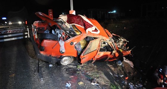 Sandıklı’da trafik kazası üç kişi ağır yaralandı