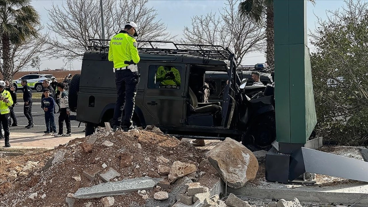 Şanlıurfa'da kaza yapan ekip aracındaki 6 polis yaralandı