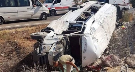 Şanlıurfa’da minibüs devrildi: 8 yaralı