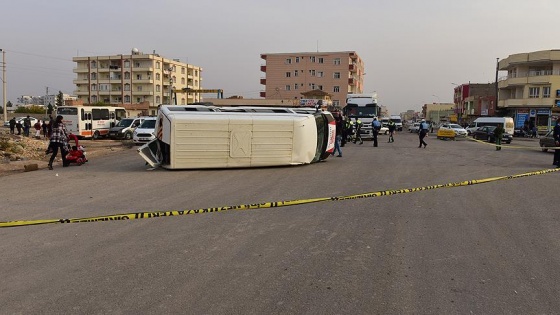 Şanlıurfa'da öğrenci servisi tırla çarpıştı: 14 yaralı