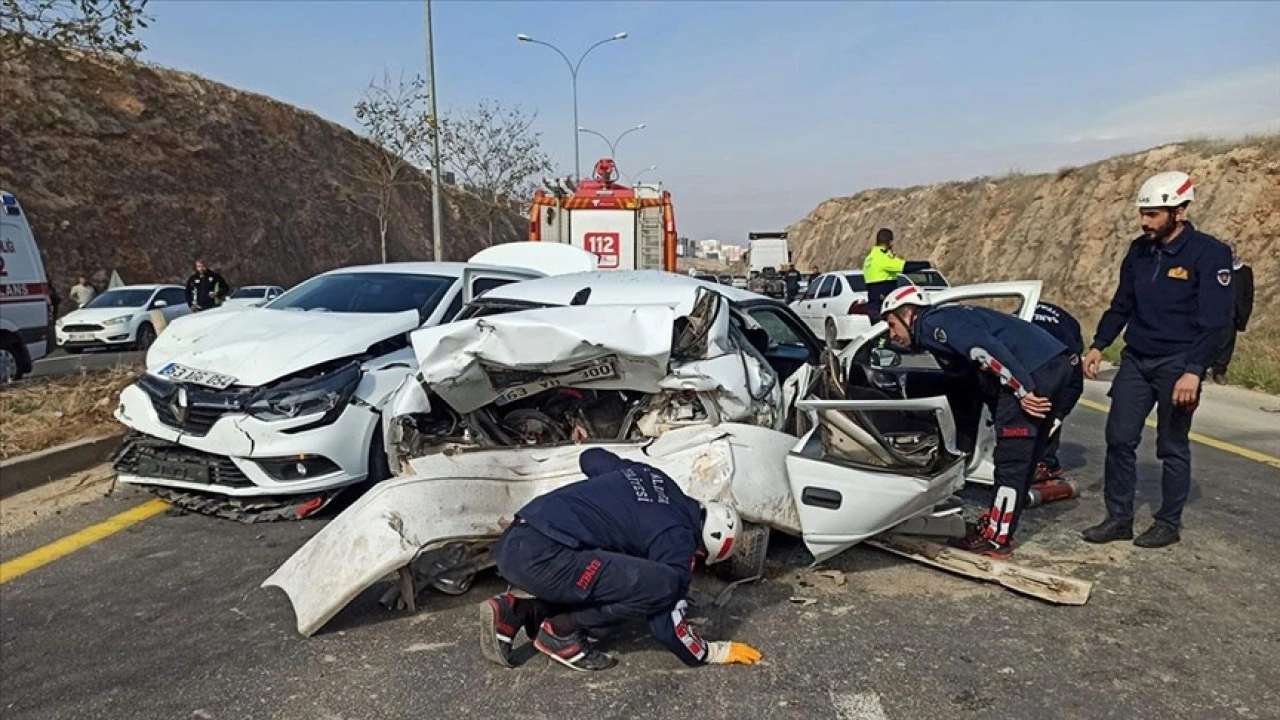 Şanlıurfa'daki zincirleme trafik kazası araç kamerasınca kaydedildi