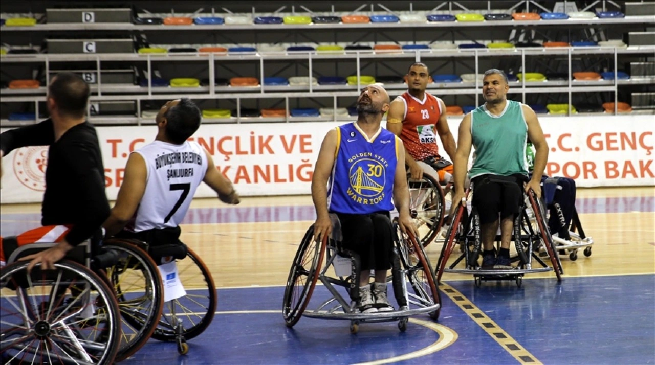 Şanlıurfalı engelli basketbolcu, 21 yıldır takımı için mücadele ediyor