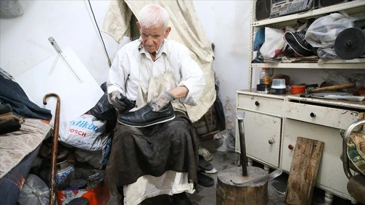Şanlıurfalı Kore gazisi 70 yıldır ayakkabı tamir ediyor
