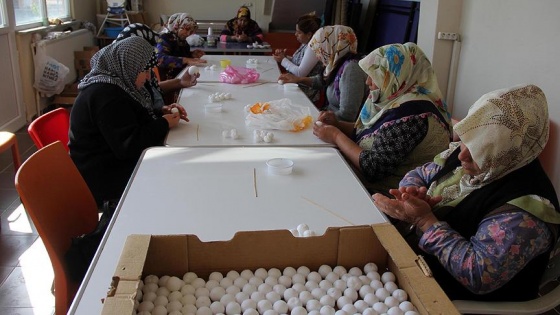 'Saray sabunu' Roman kadınların elinde şekilleniyor