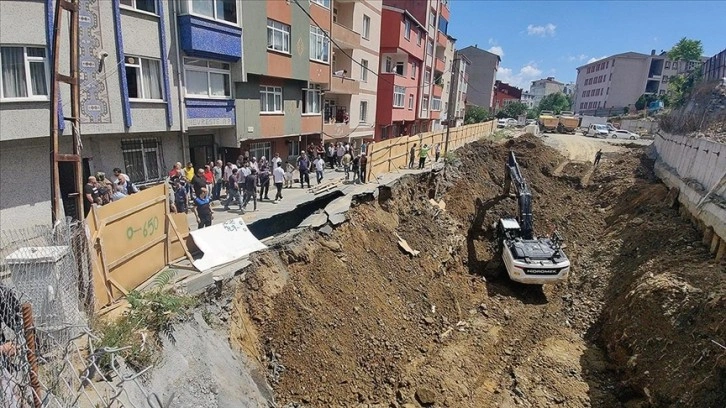 Sarıyer'de inşaat sırasında çöken yola vatandaşlar tepki gösterdi