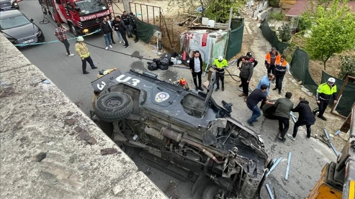 Sarıyer'de zırhlı polis aracının devrilmesi sonucu 2 polis yaralandı