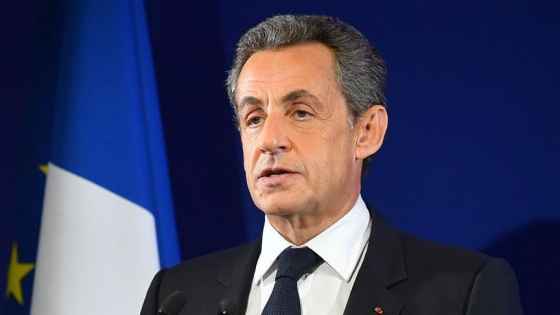 Sarkozy'ye 'tecrübeli suçlu' nitelendirmesi