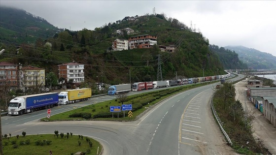 Sarp Sınır Kapısı'nda yoğun tır kuyruğu oluştu