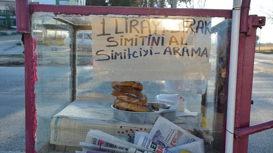 Satıcısı olmayan simit tezgahında hasılat tam