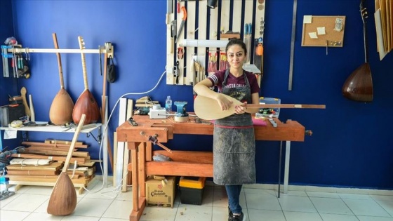 Sazın tutkuya dönüştüğü Tunceli'de bağlamalar 'Senem usta'dan