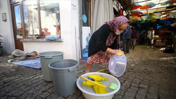 Seferihisar'da depremin yaraları sarılmaya çalışılıyor