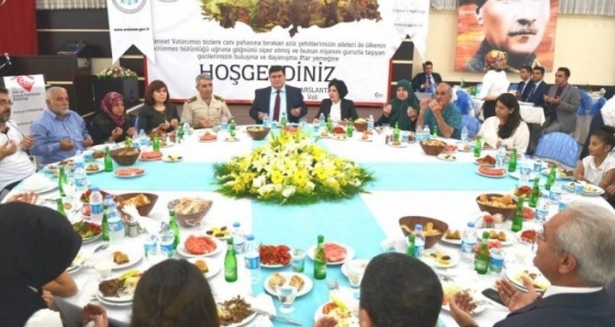 Şehit aileleri iftarda buluştu