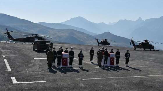 Şehit askerler Hakkari&#039;de düzenlenen törenle memleketlerine uğurlandı