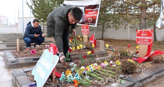 Şehit bebeğinin mezarı başında buruk doğum günü