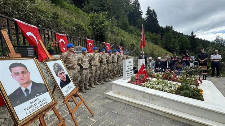 Şehit Eren Bülbül, şehadetinin 7'nci yılında mezarı başında anıldı