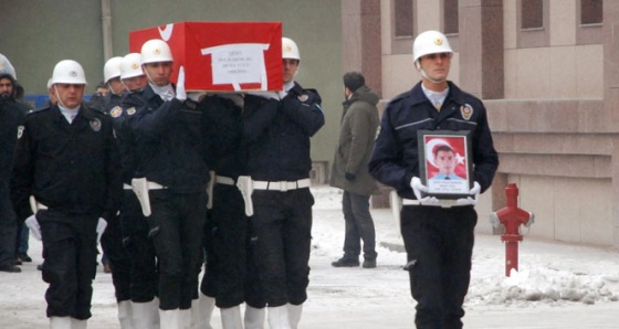 Şehit kızından yürek dağlayan feryat: Baba gitme!