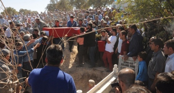 Şehit korucu Kürtçe ağıtlarla defnedildi